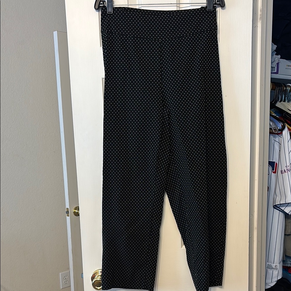 Black Cropped Knit Pants with Ribbed Texture